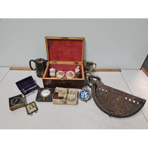 321 - Selection of collectables to include travel clock, RAC badge and plated ware etc.