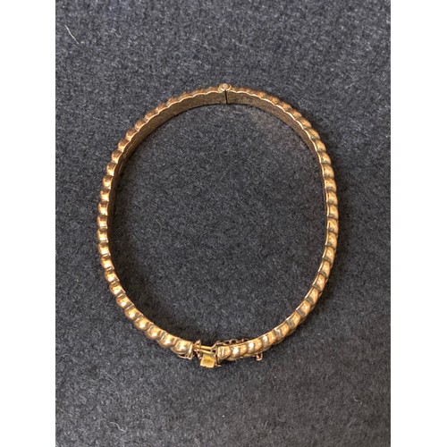 342 - 9ct gold bracelet with chain fastening. 7.3 grams.