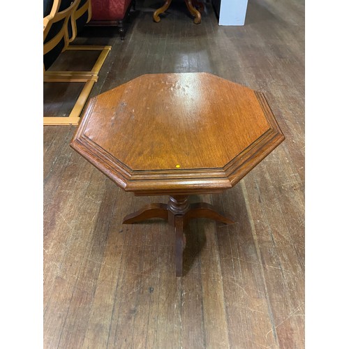 193 - Solid wood octagon shaped end table on pedestal base.
58cm x 58cm