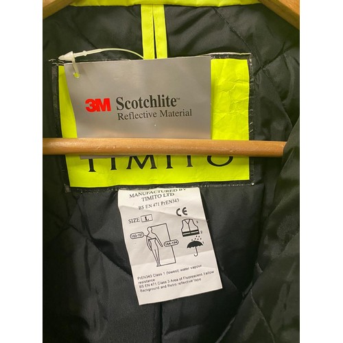 255 - New 3M Scotchlite Hi-vis padded work jacket size Large