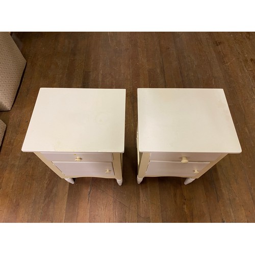 277 - Pair of vintage bedside cabinets in white and cream.