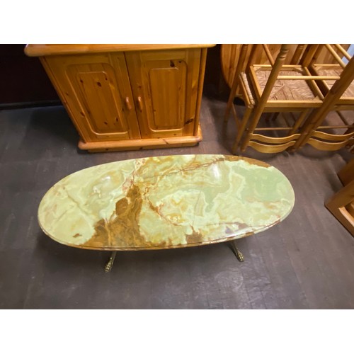 283 - Mid Century onyx and brass coffee table.
120cm l x 37cm h 50cm w