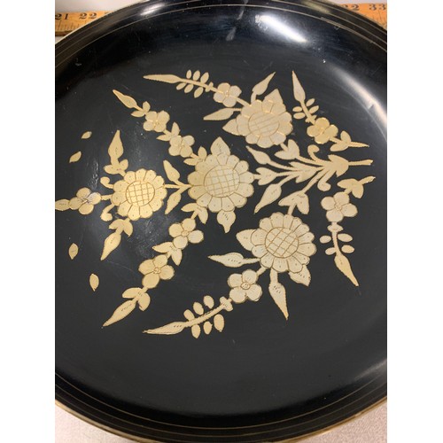 498 - 4 pieces of metal wear with decorative floral design.