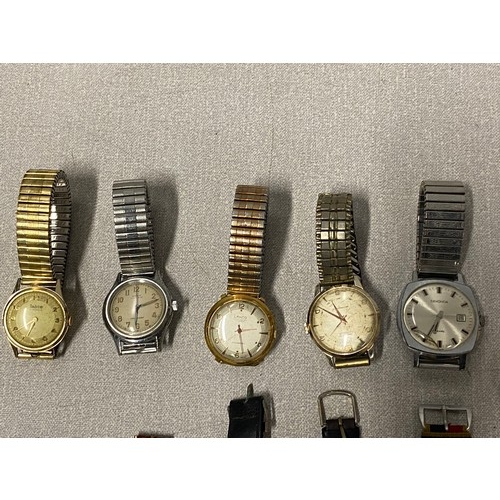 212 - Selection of vintage gents wrist watches to include Lanco citizen etc.