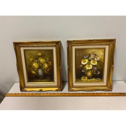 262 - Pair of original still life oil paintings in gilt frames signed by artist S.Leigh
31cm x 36cm