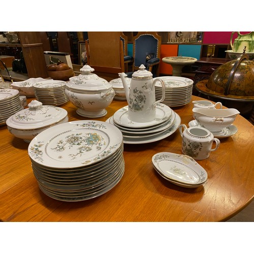 456 - Large Vista Alegre Portuguese approx. 99 piece dinner/coffee set.