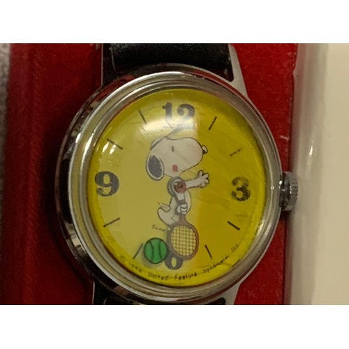 469 - Vintage 60's/70's Timex Snoopy tennis watch. Working.