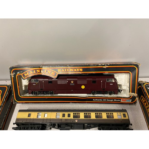 526 - Boxed Mainline Railways D823 Locomotive along with 6 carriages.