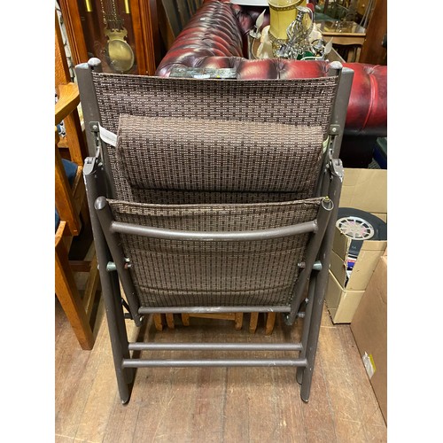 557 - 6 x garden patio chairs.