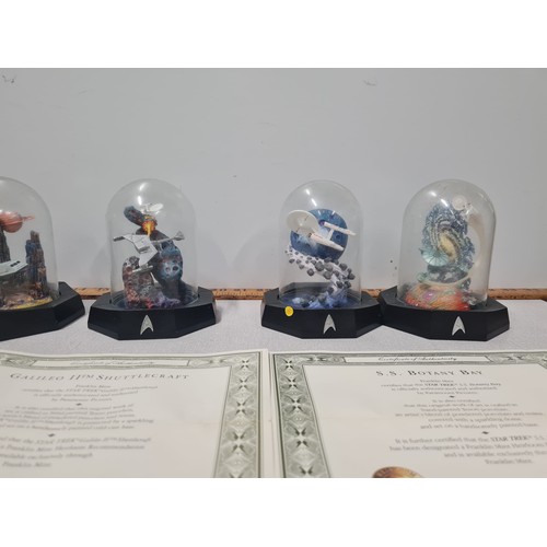 3 - 6 x Star trek sculptures in glass domes - Space station k-7, galileo shuttlecraft, s.s. botany bay, ... 