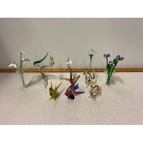 31 - Selection of vintage Murano glass animal figures and glass flower figures.
Tallest 15cm