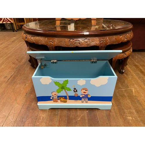 59 - Kids Pirate themed toy box.
l59cmx d26cmx h34cm