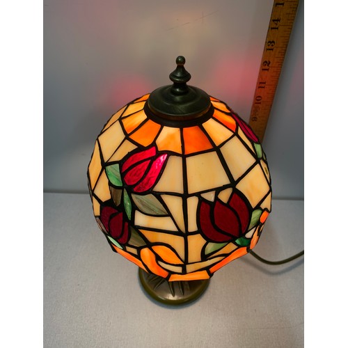 100 - Small Tiffany style table lamp.