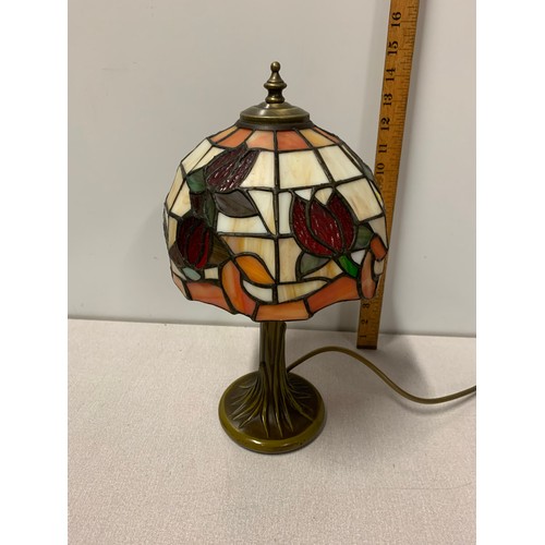 100 - Small Tiffany style table lamp.