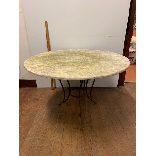 115 - Circular marble table top on cast metal base.
92cm Diameter