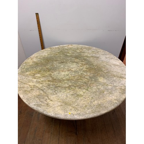 115 - Circular marble table top on cast metal base.
92cm Diameter