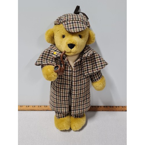 451 - Collectable Merrythought Sherlock Holmes teddy bear.
48cm Tall