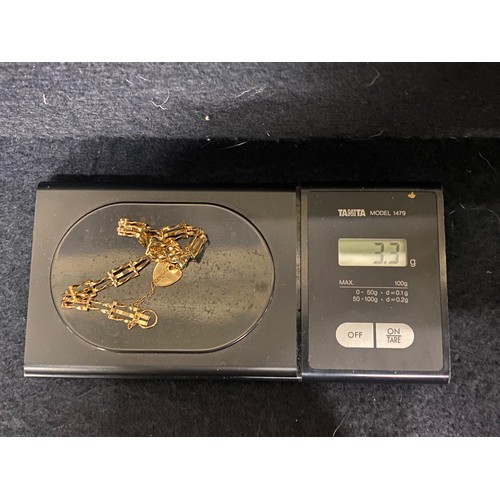 146 - 9ct gold gate bracelet 
3.3 grams