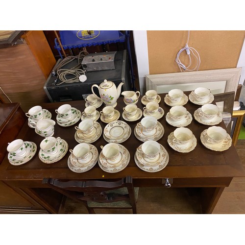 588 - Selection of vintage tea ware.