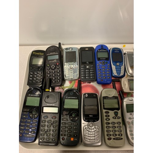 16 - Selection of vintage mobile phones.