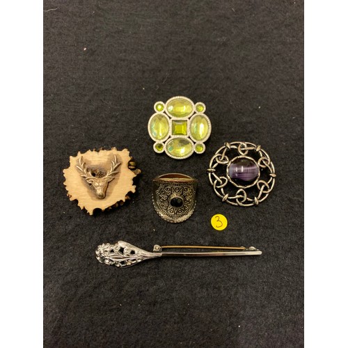 197 - 4 vintage brooches and white metal ring.