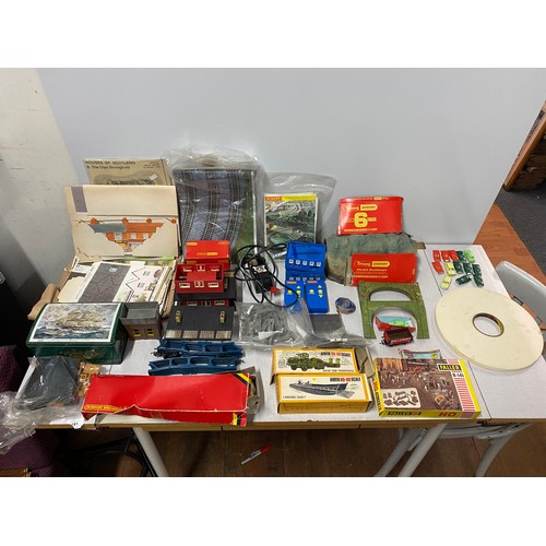 17 - Quantity of railwayana items  to include boxed airfix ho- oo scale loading craft & tank transporter ... 