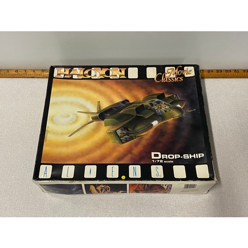 46 - Boxed Halogen Movie Classics Aliens Drop-Ship model kit. Complete