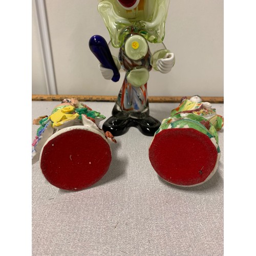 282 - Murano glass clown along with 2 oriental figures, damge to one. 
Tallest 24cm