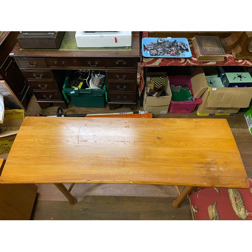 152 - Ercol solid elm Windsor 2 drawer console table. Slight damage to one handle. See pics for condition.... 