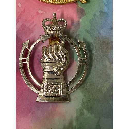 86 - 34 British military cap badges.