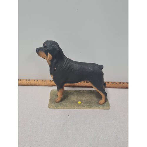 328 - Border of fine arts 'Rottweiler'
17cm h