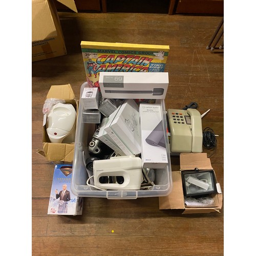 600 - Box of misc items to include BT telephone, speakers etc