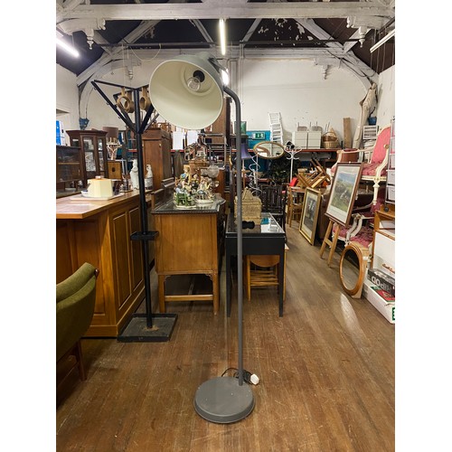 362 - Modern spotlight style floor lamp.
180cm h