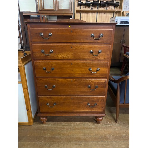 197 - Lexington Bob Timberlake Rutlidge Solid Cherry 5 drawer chest.
125cm h x 86cm l x 46cm d