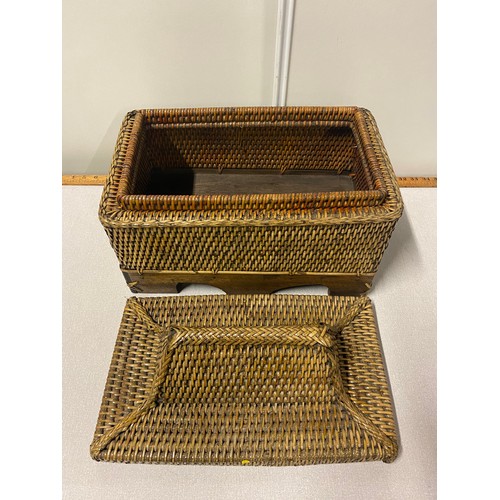 194 - Vintage large wicker tea caddy.
36cm h x 41cm l x 25cm d