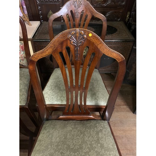 613 - Set of 4 Hepplewhite style mahogany chairs with upholstered seats.