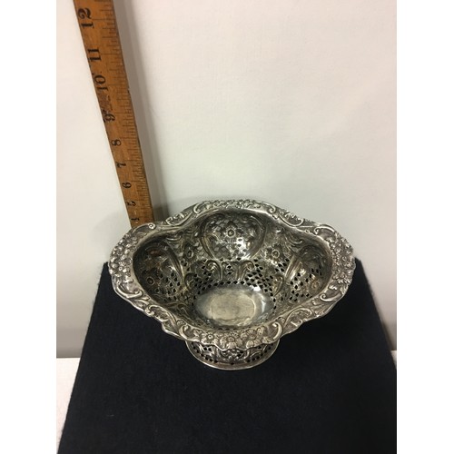 223 - Sterling silver pierced silver basket/centrepiece. Hallmark - Charles Stuart Harris of London 1893. ... 