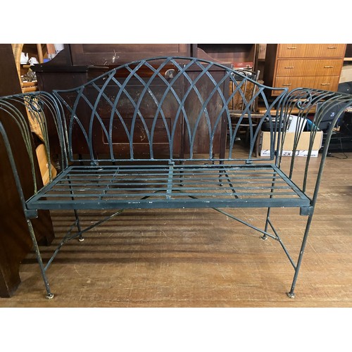 67 - Metal garden bench.