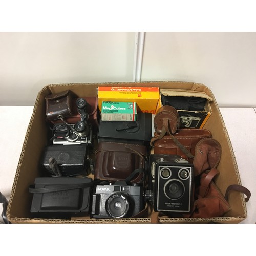 163 - Selection of vintage cameras to include brownie etc.