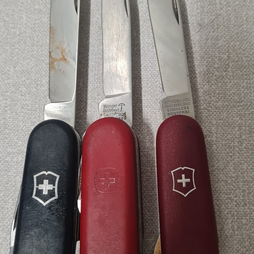 278 - 3 Swiss penknives.