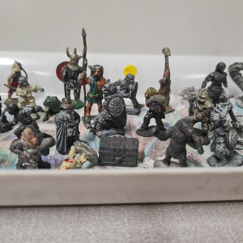 284 - Collection pewter figures to include Ral Partha Dungeons and Dragons etc. .