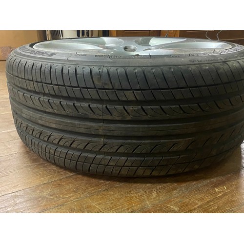 495 - Wheel and tyre. R302 225/40ZR18 92W XL