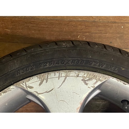 495 - Wheel and tyre. R302 225/40ZR18 92W XL