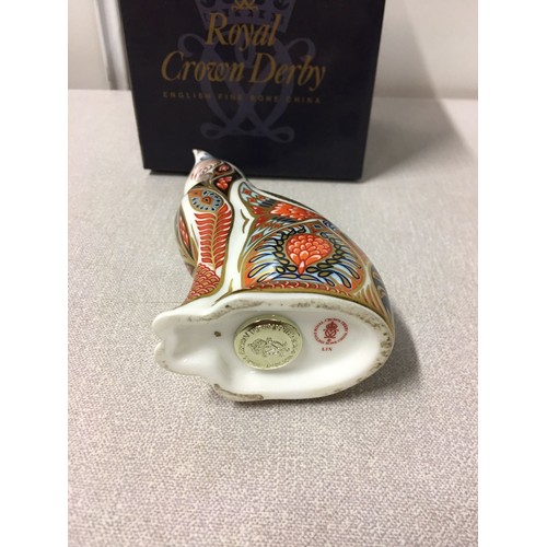 2 - Royal Crown Derby cat figure with gold stopper. Comes with original box.
14cm h