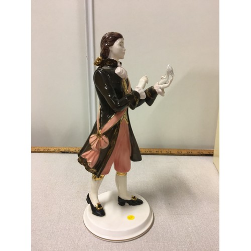 5 - Boxed Coalport Prince Charming figurine with certificate. Ltd Edition No. 0886 of 2000.
25cm h