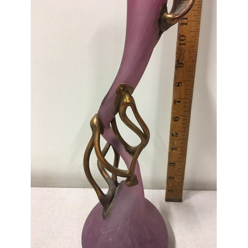 16 - Usual Art Nouveau style glass vase.
34cm h