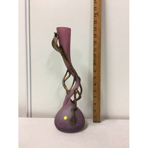 16 - Usual Art Nouveau style glass vase.
34cm h