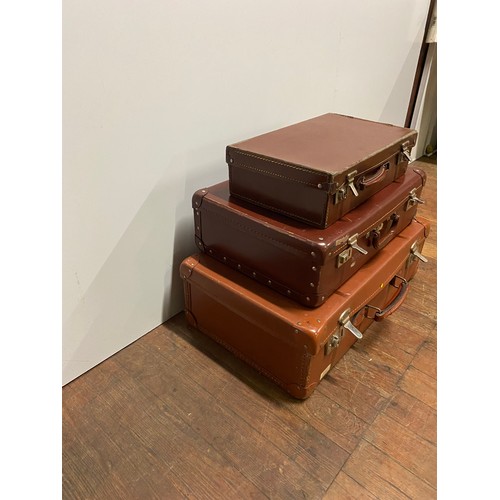 160 - 3 x vintage suitcases.