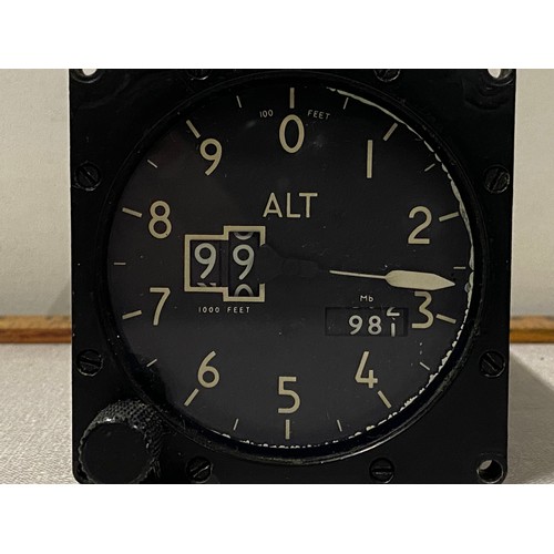 61 - Military Kollsman Aircraft Instrument - Altimeter Indictor MK 28.