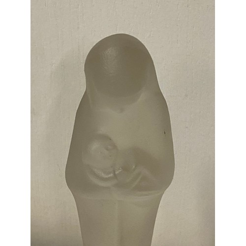 38 - GSUL Stef Uiterwaal Leerdam Glasfabriek Madonna & Child Figurine. Marked to base.
24cm h